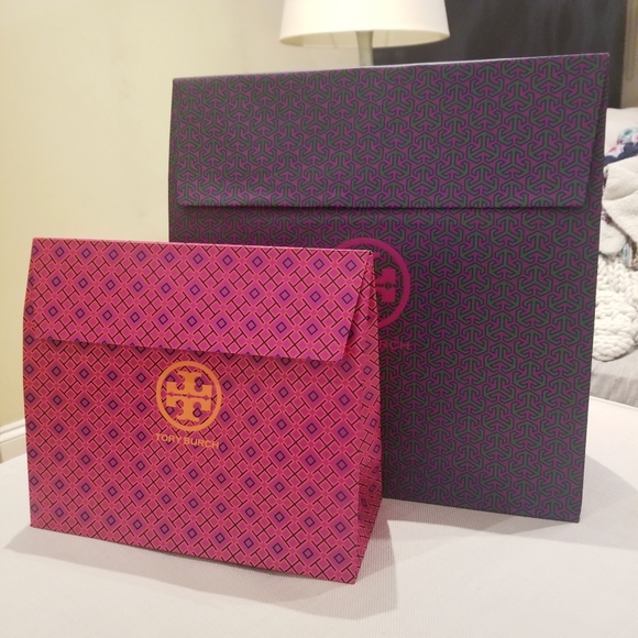 tory burch gift wrap